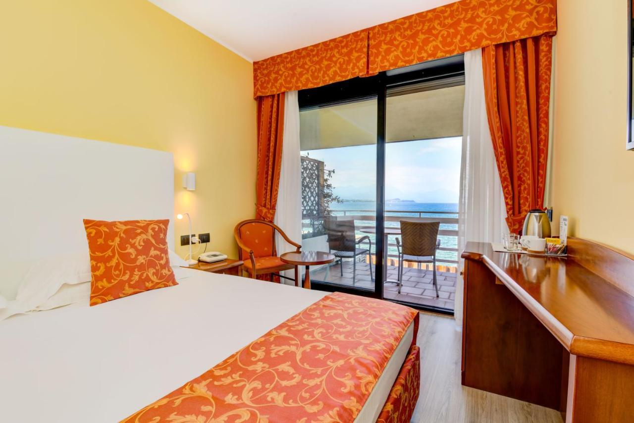Lido International Hotel Desenzano del Garda Buitenkant foto