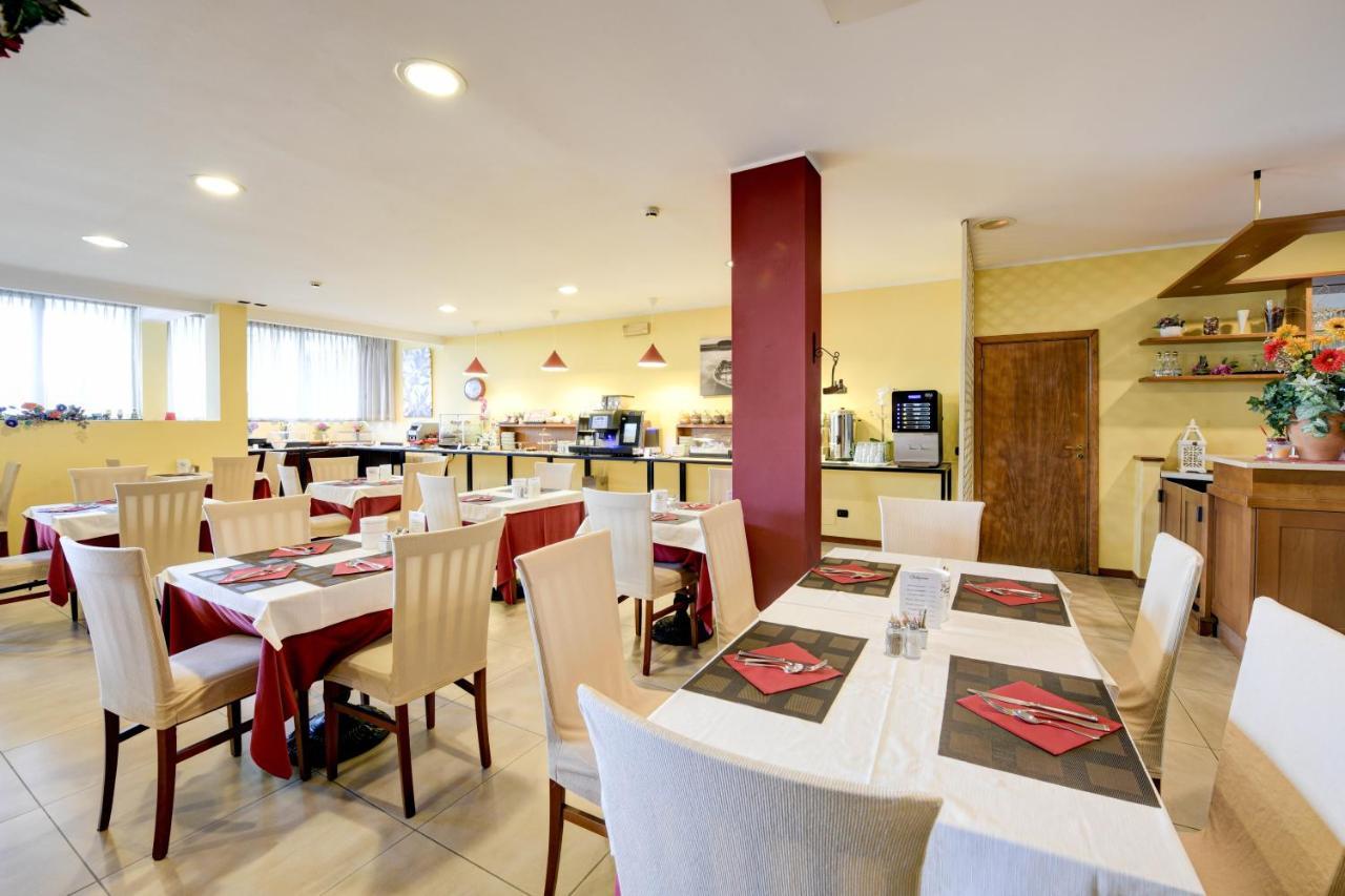 Lido International Hotel Desenzano del Garda Buitenkant foto