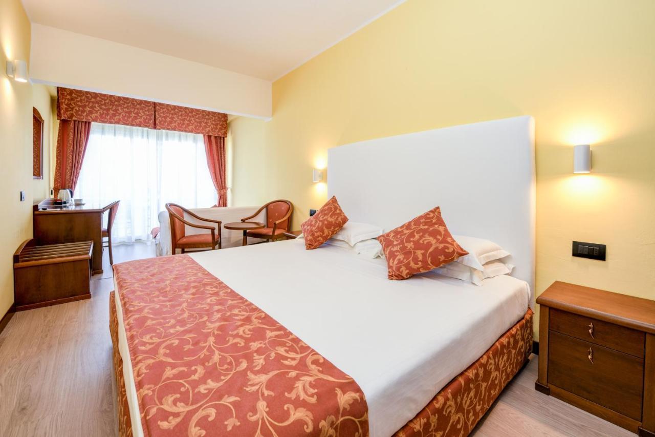 Lido International Hotel Desenzano del Garda Buitenkant foto