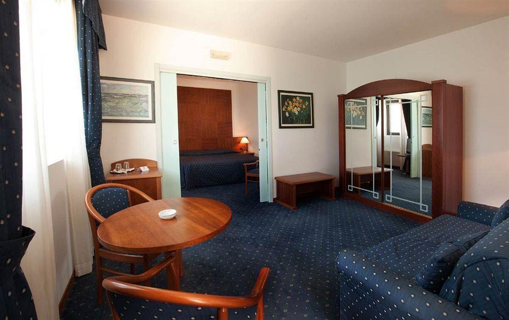Lido International Hotel Desenzano del Garda Buitenkant foto