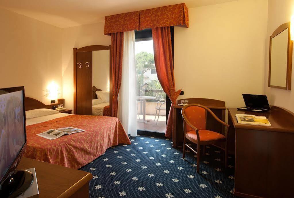 Lido International Hotel Desenzano del Garda Buitenkant foto